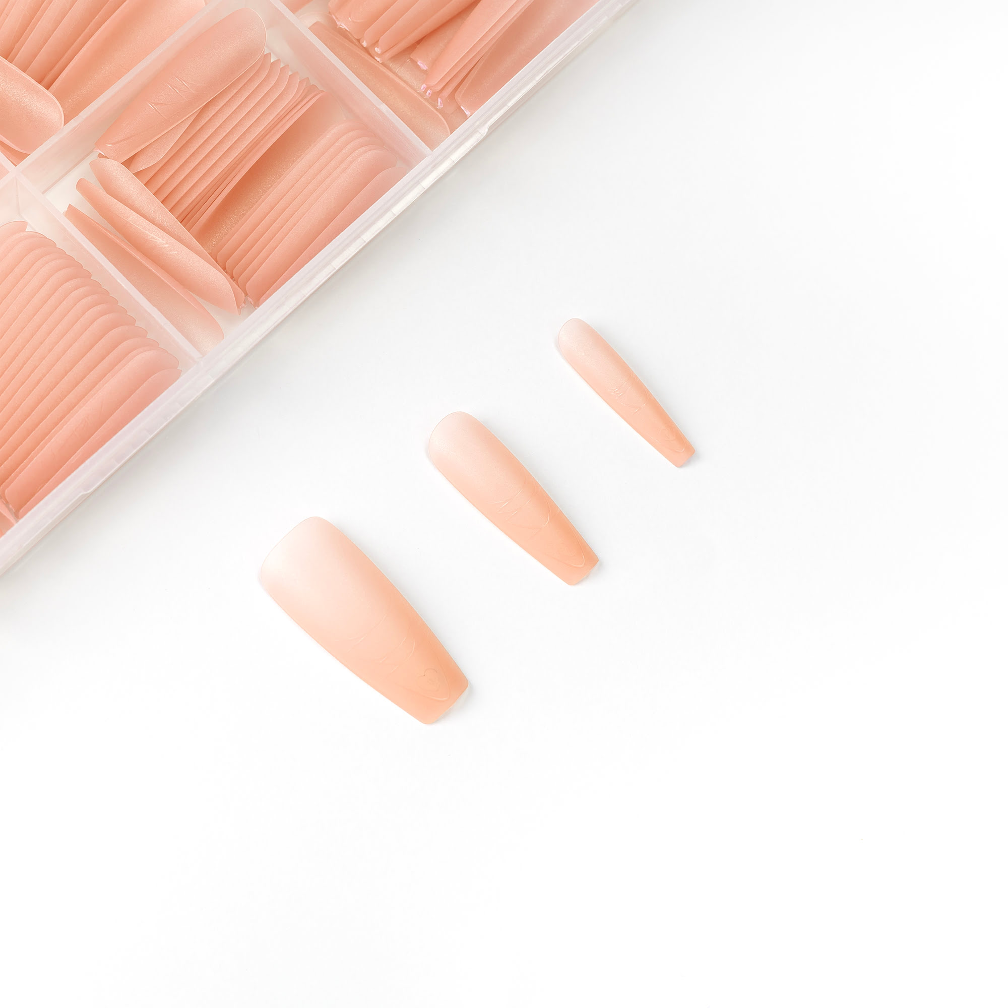 nudziakowe tipsy na paznokcie Easy Gel Tips Balerina Nude Eclair Nail